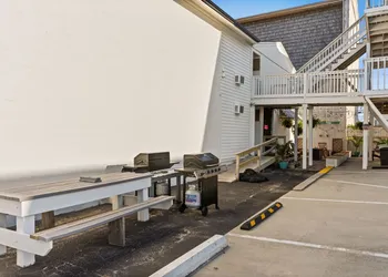 Dry Dock Inn hotel thumbnail 5