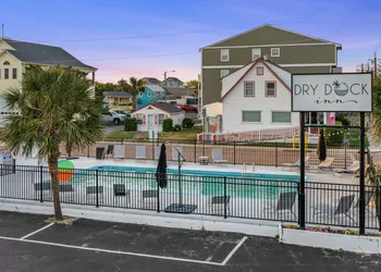 Dry Dock Inn hotel thumbnail 7