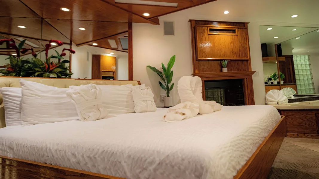 Sybaris Pool Suites hotel detail image 6