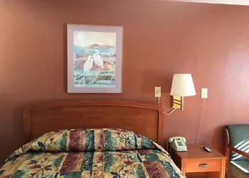 Budget Inn hotel thumbnail 6