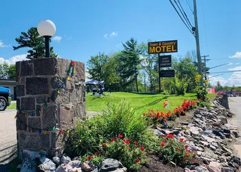 Town and Country Motel hotel thumbnail 4