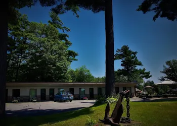 Town and Country Motel hotel thumbnail 6
