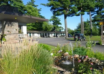 Town and Country Motel hotel thumbnail 7