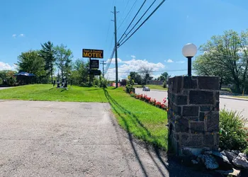 Town and Country Motel hotel thumbnail 8