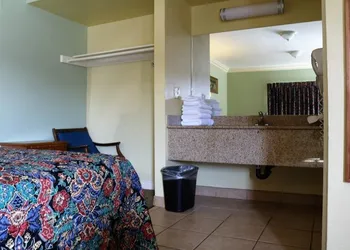 Four Corners motel hotel thumbnail 6