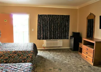 Four Corners motel hotel thumbnail 8