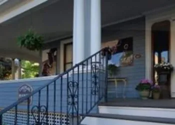 Circular Manor Bed and Breakfast hotel thumbnail 2