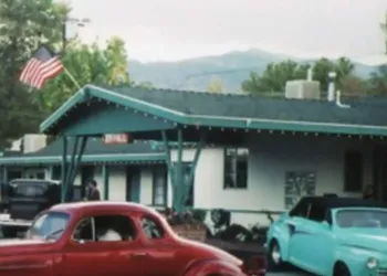 Bishop Village Motel hotel thumbnail 2
