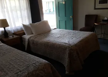 Bishop Village Motel hotel thumbnail 5