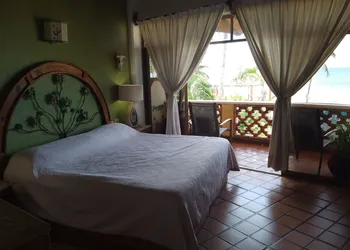 Villa Corona del Mar hotel thumbnail 2