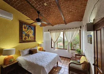 Villa Corona del Mar hotel thumbnail 3