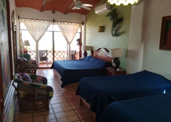 Villa Corona del Mar hotel thumbnail 8
