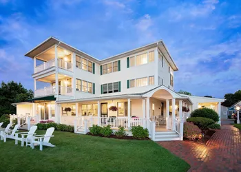 Inn at Harbor Hill Marina hotel thumbnail 2