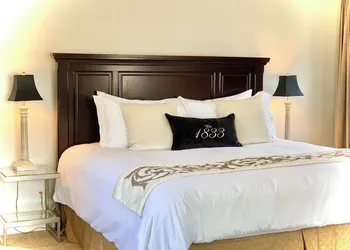 Old Village Inn hotel thumbnail 7