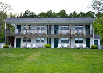 Lake View Motel hotel thumbnail 2
