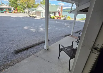Lake View Motel hotel thumbnail 3