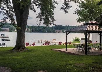 Delton Oaks Resort hotel thumbnail 4