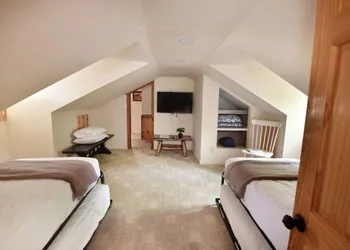 Delton Oaks Resort hotel thumbnail 8