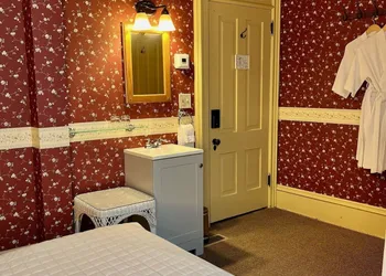 Ludington House B&B hotel thumbnail 5