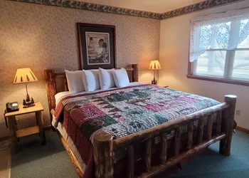 Yellowstone Basin Inn hotel thumbnail 8