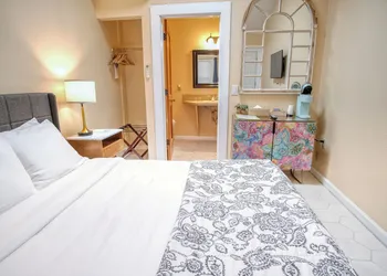 Palm Cottages hotel thumbnail 4