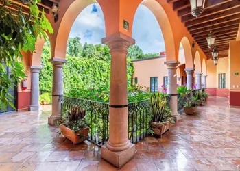 Antigua Capilla B&B hotel thumbnail 4