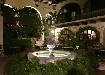 Casa de la Noche hotel thumbnail 2