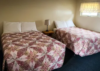 Sun and Surf Motel hotel thumbnail 4