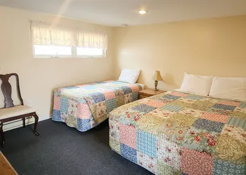 Sun and Surf Motel hotel thumbnail 5