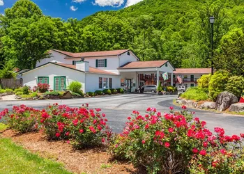 Maggie Valley Creekside Lodge hotel thumbnail 3
