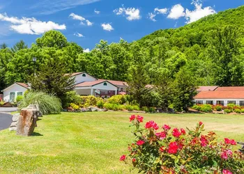 Maggie Valley Creekside Lodge hotel thumbnail 5