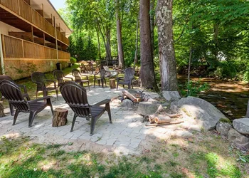 Maggie Valley Creekside Lodge hotel thumbnail 6