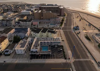 Alante Oceanfront Motel hotel thumbnail 3