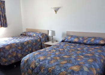 Golden Rail Motel hotel thumbnail 3