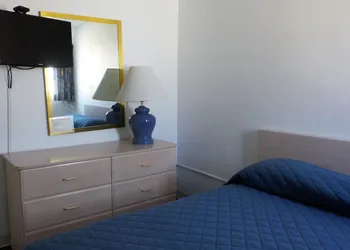 Golden Rail Motel hotel thumbnail 5