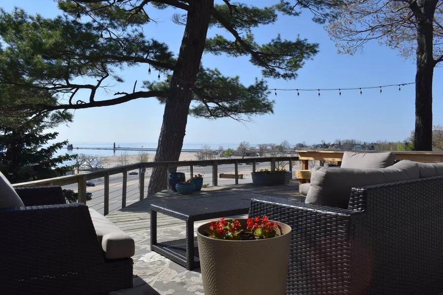 Looking Glass Beachfront Inn hotel detail image 6