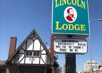 Lincoln Lodge hotel thumbnail 2
