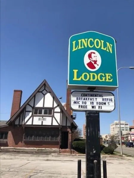 Lincoln Lodge hotel detail image 2