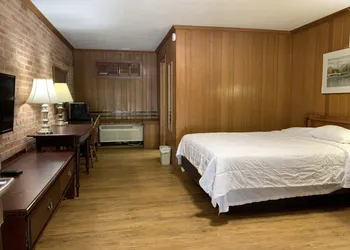 Lincoln Lodge hotel thumbnail 6