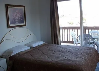 Aquarius Arms Motel hotel thumbnail 3