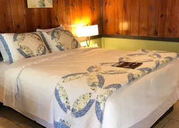 The Riverside Lodge at Chimney Rock hotel thumbnail 6