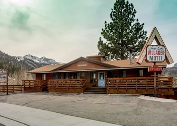June Lake Villager hotel thumbnail 2