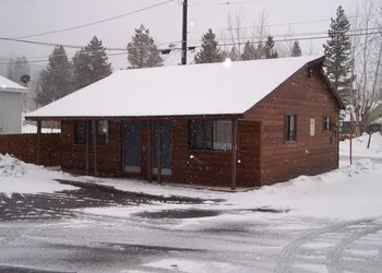 June Lake Villager hotel thumbnail 4