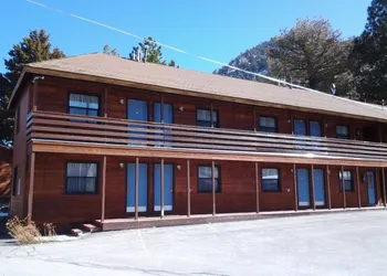 June Lake Villager hotel thumbnail 5