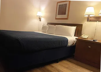 Village Inn on the Lake hotel thumbnail 3