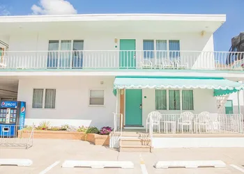 Biscayne Family Resort hotel thumbnail 3