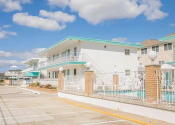 Biscayne Family Resort hotel thumbnail 5