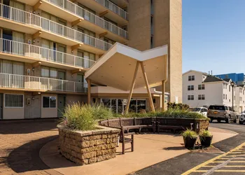 Reges Oceanfront Resort hotel thumbnail 3