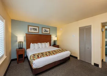 Reges Oceanfront Resort hotel thumbnail 8