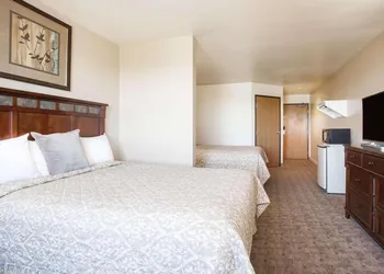 Super 8 by Wyndham Grangeville hotel thumbnail 2